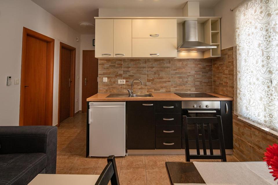 Apartment Nina ビオグラード・ナ・モル エクステリア 写真
