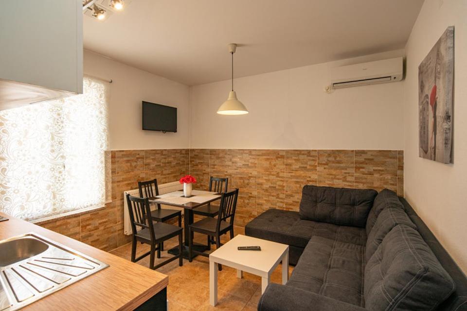 Apartment Nina ビオグラード・ナ・モル エクステリア 写真